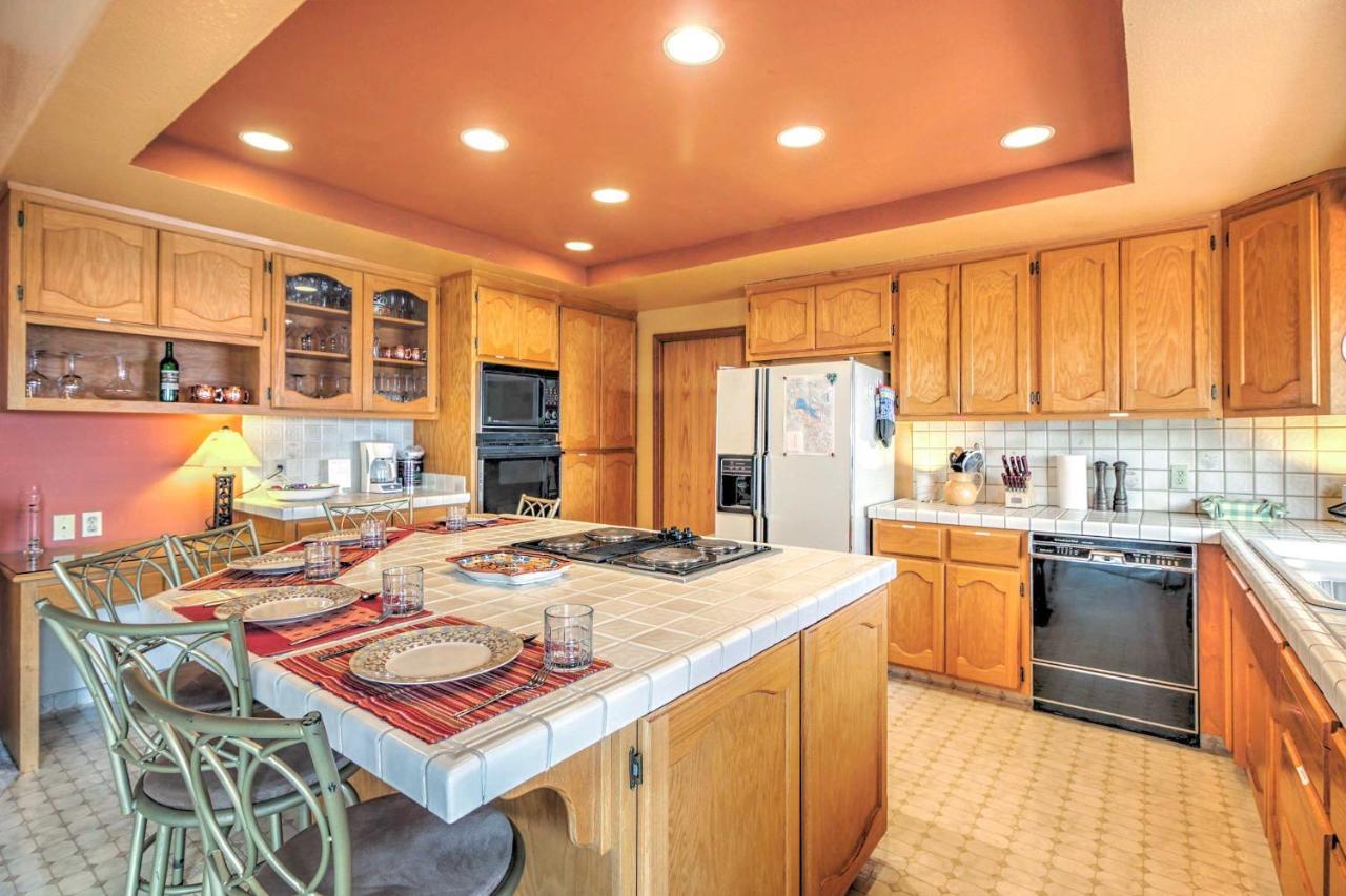 Spacious Kelseyville Home With Large Lakefront Deck! Zewnętrze zdjęcie